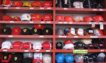 Venta de gorras en los stands del GP Telefónica de Fórmula 1 (10 de mayo de 2009)